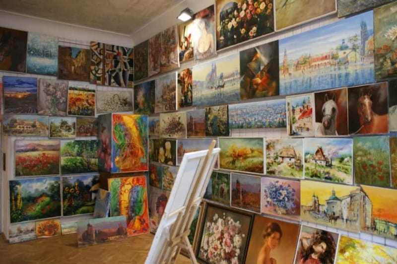 Krakow: Live Music Sound Journey in the Dark - What Makes the Musical Performance Unique?