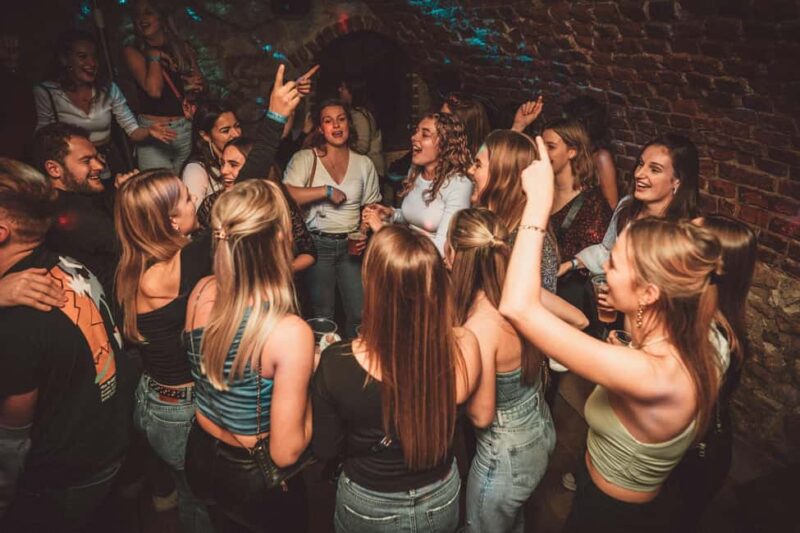 Krakow: New Year's Eve Pub Crawl w/ 2 Hours Unlimited Drinks - Practicalities: Meeting Location and Tour Logistics