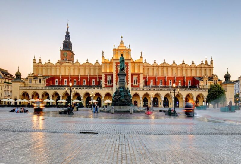 Krakow Old Town and Cloth Hall Private Guided Tour - Exploring Krakow Old Town with a Private Guide