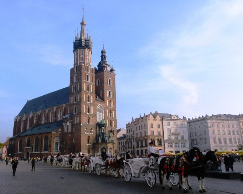 Krakow Old Town and Jewish Quarter in one guided walk - How This Tour Compares to Similar Experiences