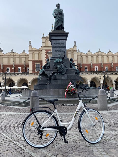 Krakow: Old Town and Kazimierz Guided Bike Tour - Key Points