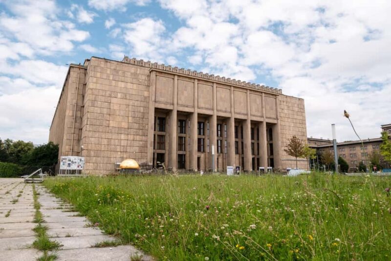 Krakow Old Town and National Museum Private Guided Tour - Exploring Krakow’s Old Town and Main Market Square