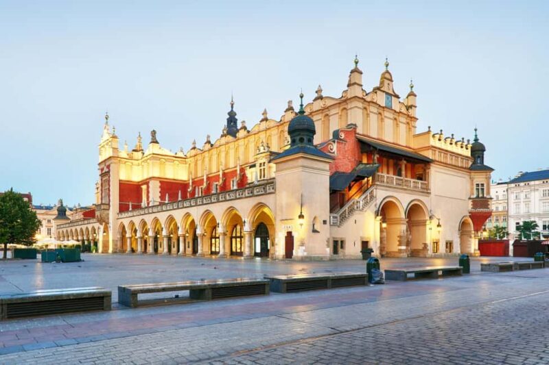 Krakow Old Town and National Museum Private Guided Tour - Practical Tips and Accessibility