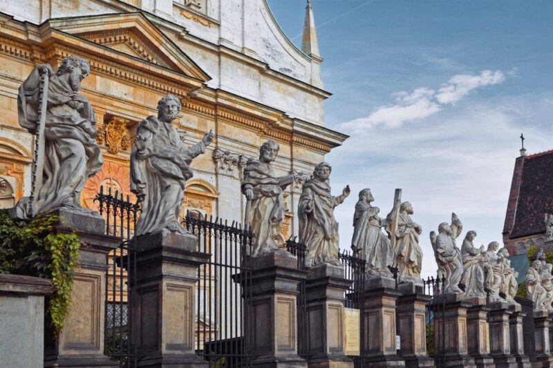 Krakow: Old Town Audio-Guided Walking Tour with Headset - Starting Point at the Tourist Information Centre on Bracka 15