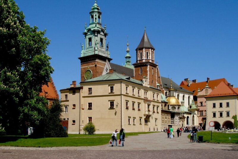 Krakow: Old Town Golf Cart Walk and Wawel Castle Guided Tour - Key Points