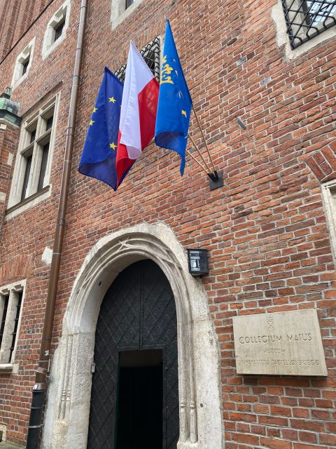 Krakow Old Town & Jewish Quarter: Private Walking Tour - Key Points