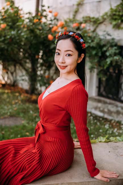 Krakow Old Town - photoshoot with a local photographer - Personalized Guidance on Posing and Photo Composition