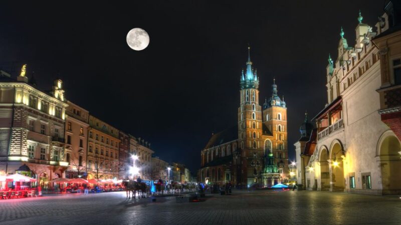 Krakow: Old Town Walking Tour - Discover Krakow’s Old Town with a Expert Guide for $114