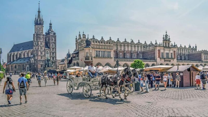 Krakow: Old Town Walking Tour with Private Guide - The Experience of a Private Guided Tour