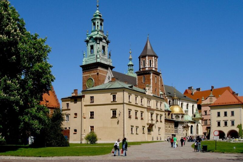 Krakow: Old Town, Wawel, and Wieliczka Salt Mine with Lunch - Explore Krakow’s Old Town by Eco-Friendly Golf Cart
