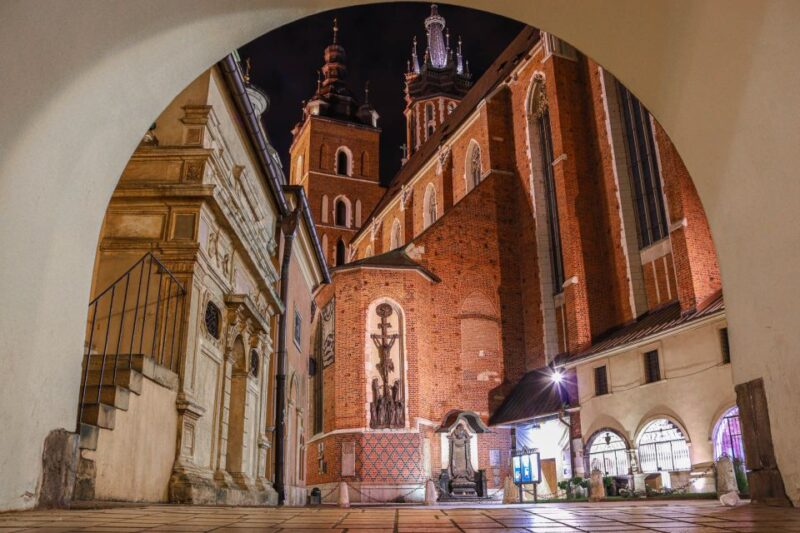 Kraków: Old Town & Wawel Castle Walking Tour - Exploring the Heart of Kraków’s Old Town