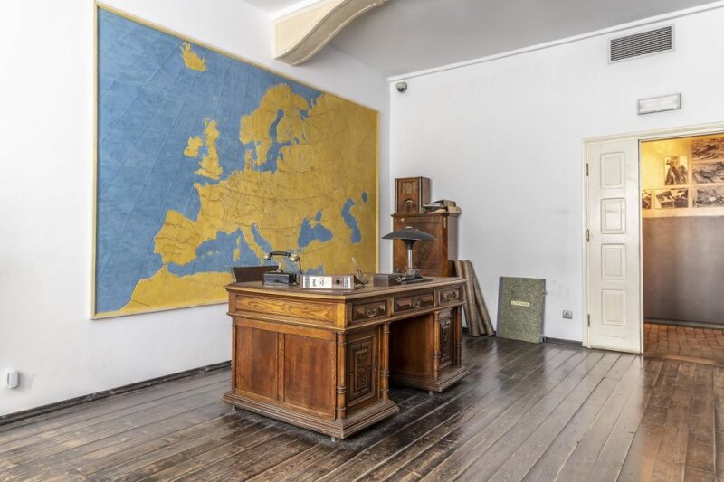 Krakow: Oskar Schindler's Enamel Factory Museum Guided Tour - Visiting Oskar Schindler’s Factory: What You’ll See and Learn