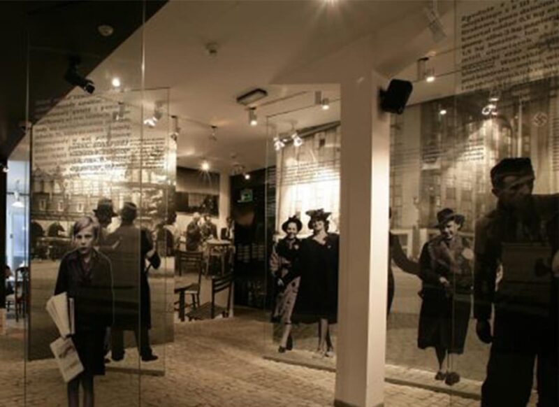 Krakow: Oskar Schindler's Factory Guided Tour&Pickup Options - The Experience of the Guided Tour in Multiple Languages