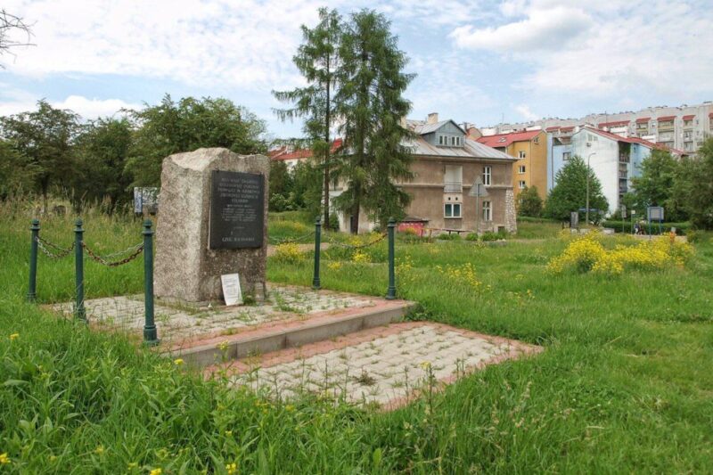 Krakow: Plaszow Concentration Camp Walking Tour - Memorials: Honoring the Victims