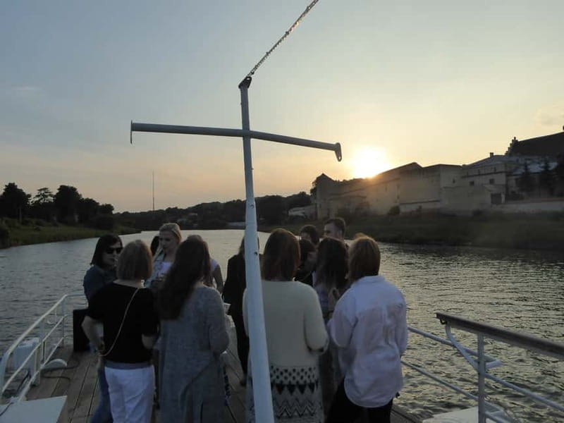 Krakow: Private Evening Boat Tour - The Experience of Wawel Castle and the Historic Bridges