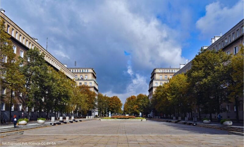 Krakow: Private Nowa Huta Adventure Tour in Communist Cars - Stops at Nowa Huta Landmarks and Photo Opportunities