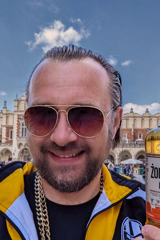 Krakow: Private Old Town Comedy Walk with a Crazy Guide - The Final Stop at House Dlugosz