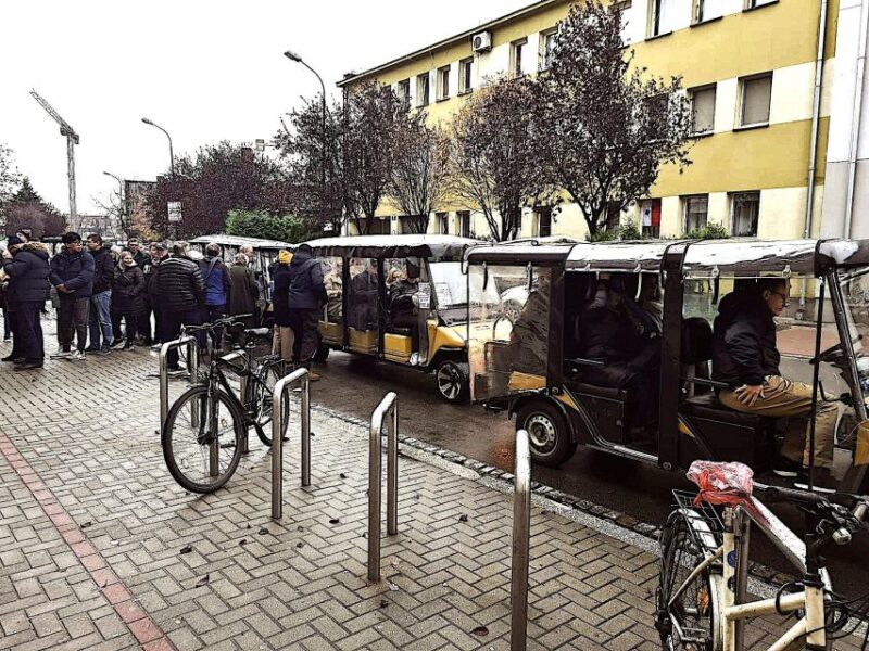 Krakow: Private Panoramic Tour by Golf Cart with Audio Guide - Who Will Enjoy This Tour Most?