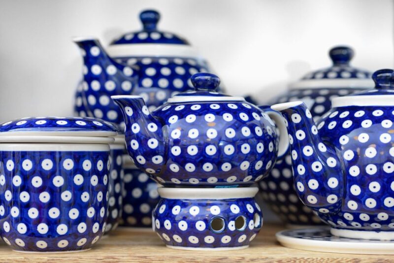 Krakow: Private Shopping Tour with Snacks and Beer Tasting - Amber Jewelry Workshop and Café Experience