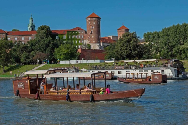 Krakow: Private Traditional Gondola Cruise - The Authentic Wooden Gondola: Polish Craftsmanship and Design