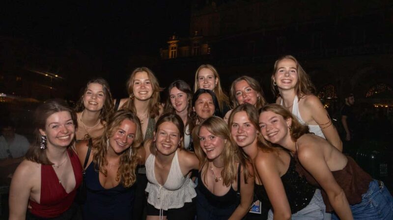 Krakow: Pub Crawl 1H Open Bar, VIP Entry & Welcome Shots - Exploring 45 Lively Bars and Clubs in Krakow