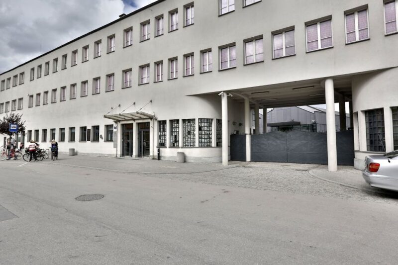 Krakow: Schindler's Factory Expert GuidedTour with Skip-line - Practical Logistics and Accessibility