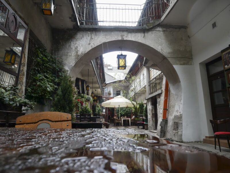 Krakow: Schindler's Factory & Kazimierz Jewish Quarter Tour - Exploring the UNESCO World Heritage Kazimierz District