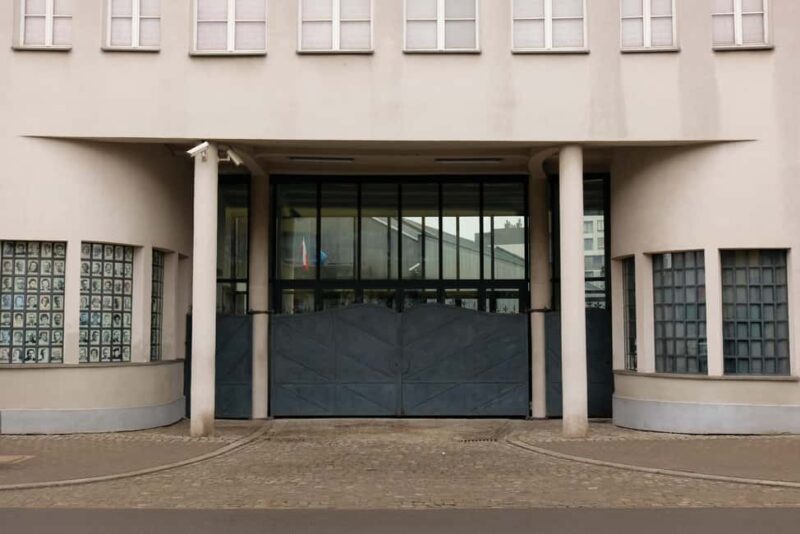 Kraków: Skip-the-Line Schindler Factory Museum Entry Ticket - Practical Details and Meeting Arrangements