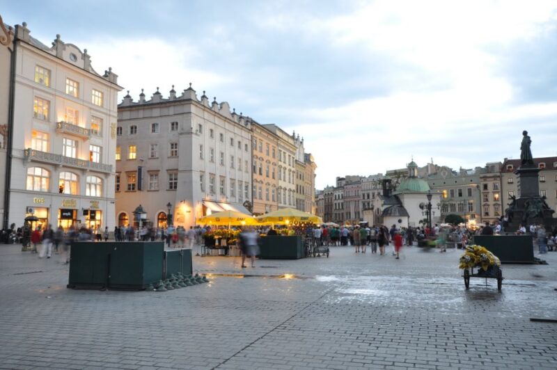 Krakow: Skip the Line Underground Museum and Old Town - The Personal Touch of a Private Group Tour