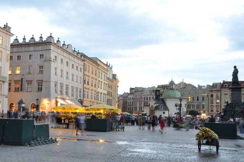Krakow: Skip the Line Underground Museum & Old Town Private - Logistics and Group Size Advantages