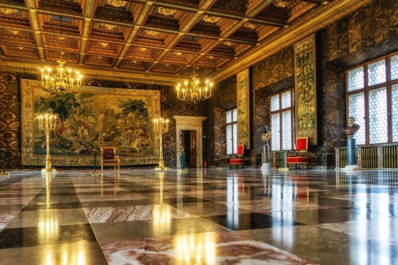 Krakow: Skip-the-Line Wawel Castle Royal Apartments Tour - Key Points