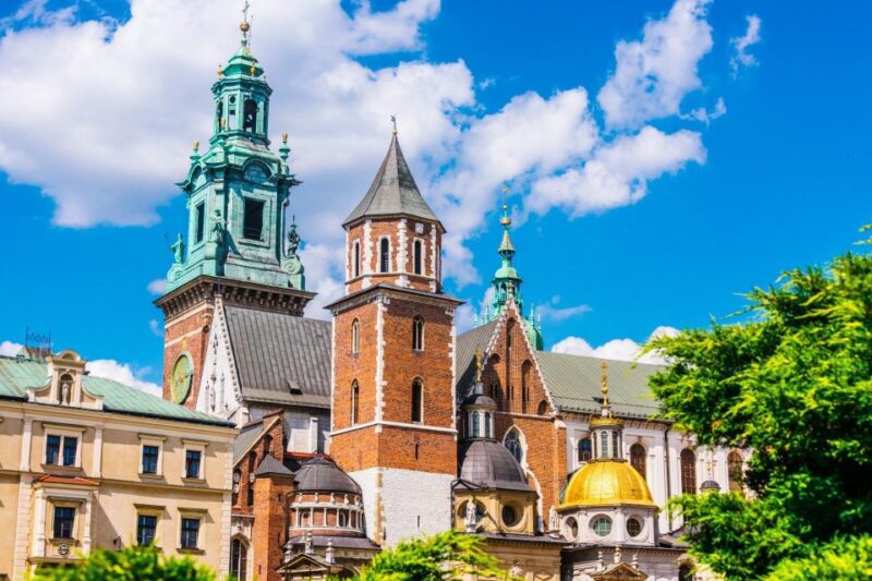 Krakow: Skip-the-Line Wawel Castle Royal Apartments Tour - The Significance of Wawel Castle During and After WWII