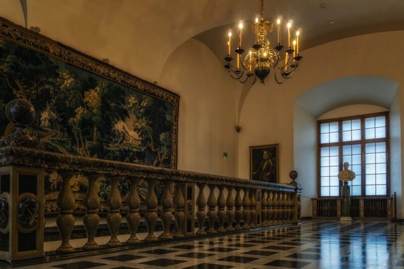 Krakow: Skip-the-Line Wawel Castle Royal Apartments Tour - Practical Details: Timing, Group Size, and Booking