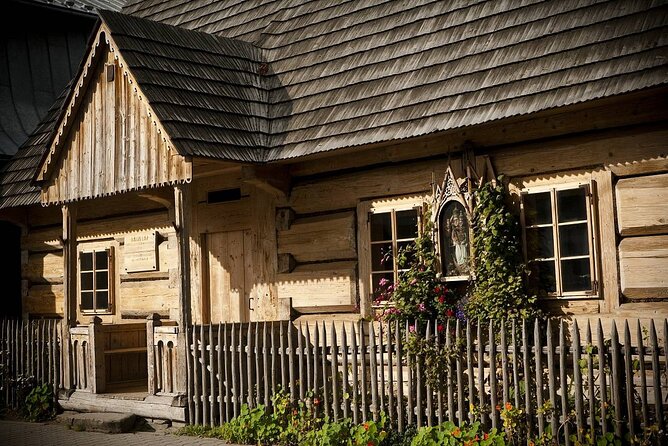 Kraków to Zakopane Private Luxury Tour - Exploring Chochołów: A Village of Wooden Heritage