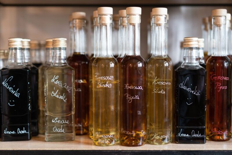 Krakow: Walking Tour and Liqueur Tasting with Local Guide - St. Mary’s Basilica and the Main Market’s Architectural Gems