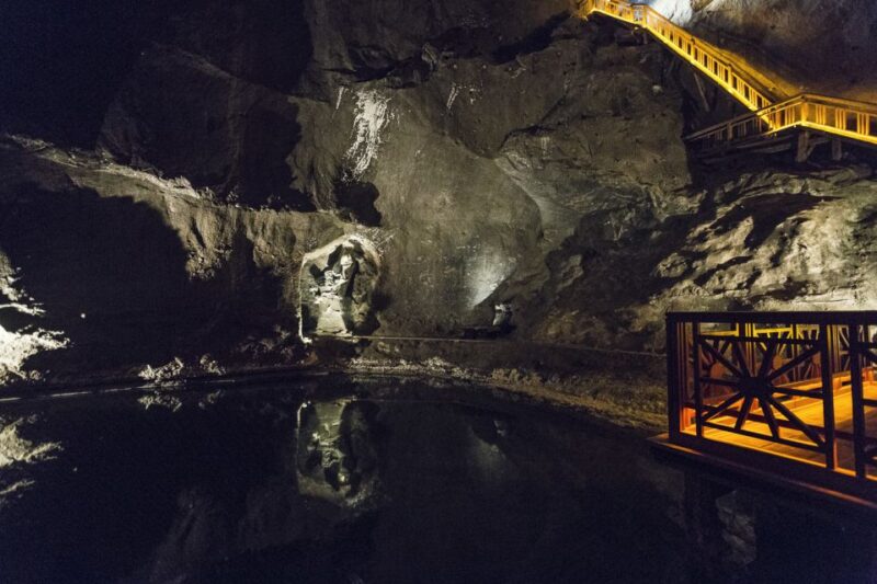 Krakow: Wawel Castle and Cathedral & Salt Mine, with Lunch - Convenient Transportation and Group Arrangement