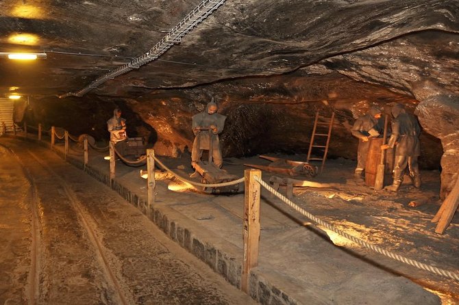 Krakow: Wawel Castle & Cathedral and Wieliczka Salt Mine Guided Tour with Lunch - Practical Details of the Salt Mine Experience