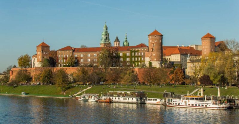 Krakow: Wawel Castle & Cathedral Guided Tour - Discover the Royal Residence at Wawel Castle
