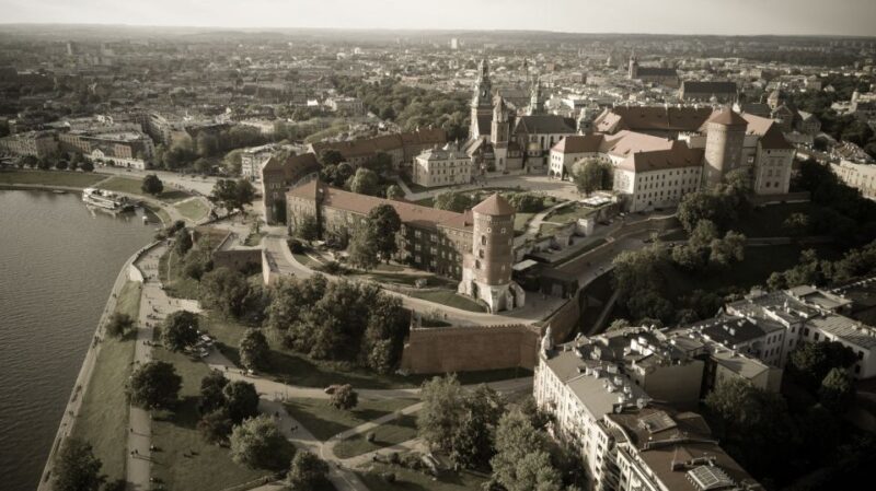Krakow: Wawel Castle Guided Tour - Visiting the Wawel Cathedral: Krakow’s Spiritual Heart