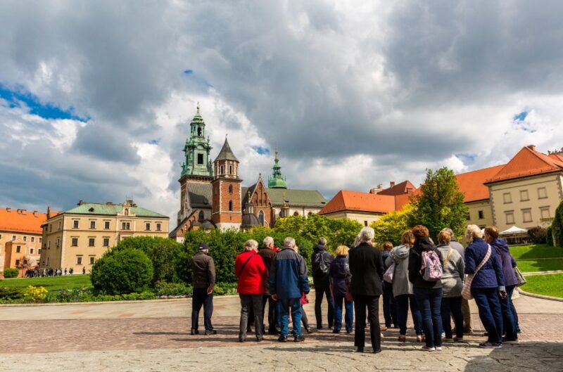 Krakow: Wawel Castle Guided Tour with Entry Tickets - Visiting the Royal Private Apartments