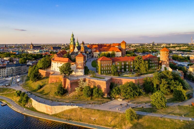 Krakow: Wawel Castle Guided Walking Tour - Key Points