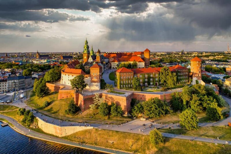 Krakow: Wawel Castle Guided Walking Tour - Exploring Wawel Castles History and Transformations