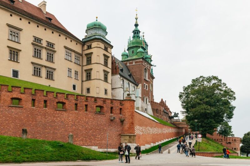 Krakow: Wawel Castle Guided Walking Tour - Exploring Wawel Hill with a Guided Walk