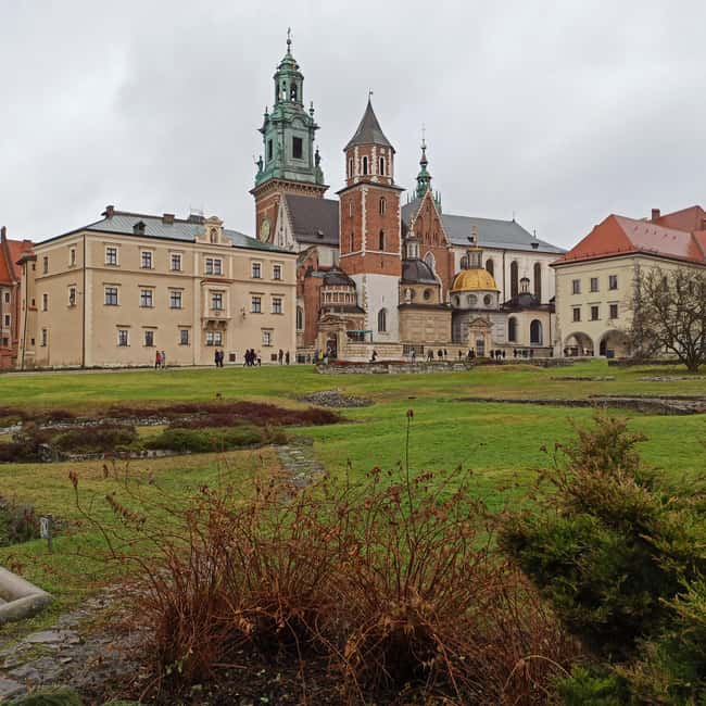 Krakow: Wawel Cathedral Guided Tour in Dutch - Starting Point at Brama Wazów