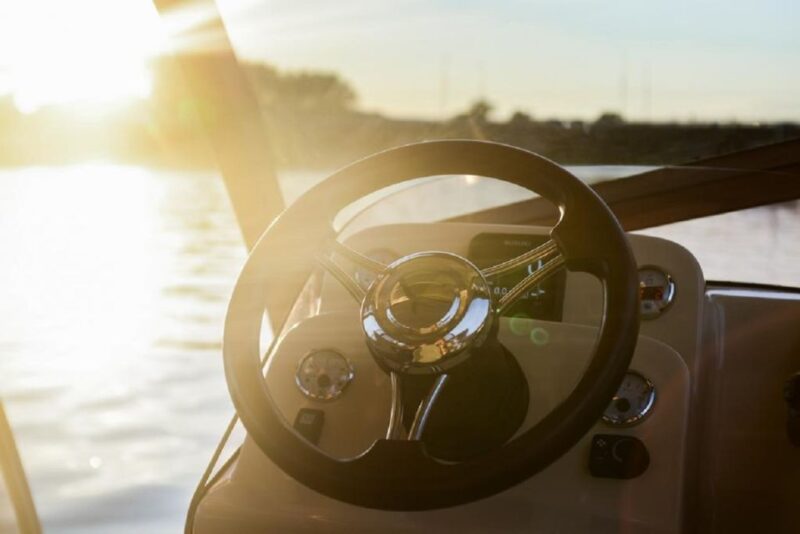 Krakow: Wawel Guided Tour with Lunch and River Cruise - Meeting Point and Tour Logistics