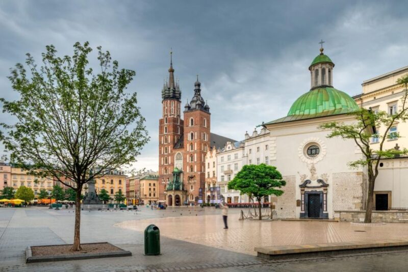 Krakow: Wawel Hill, St. Mary's Church & Underground Museum - St. Mary’s Basilica and Its Artistic Masterpiece