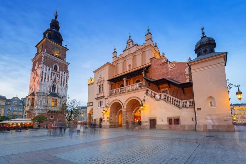 Krakow's Old Town, St. Mary's Basilica and Rynek Underground - Roaming the Main Square: Heart of Krakow’s History