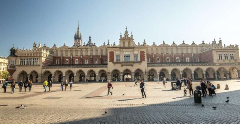 Krakow's Old Town, St. Mary's Church and Rynek Underground - Key Points