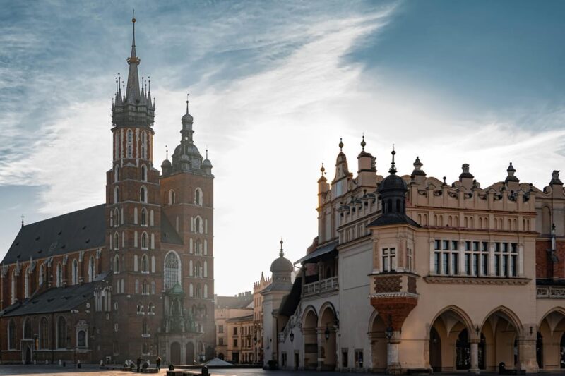 Krakow's Old Town: Uncover Hidden Gems with a Local - Visiting the Main Market Square and Its Surroundings