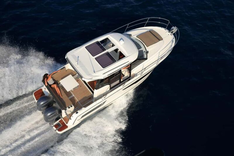 Krk: Rent a boat Merry Fisher 895 - The Jeanneau Merry Fisher 895: A Well-Equipped Motorboat in Krk
